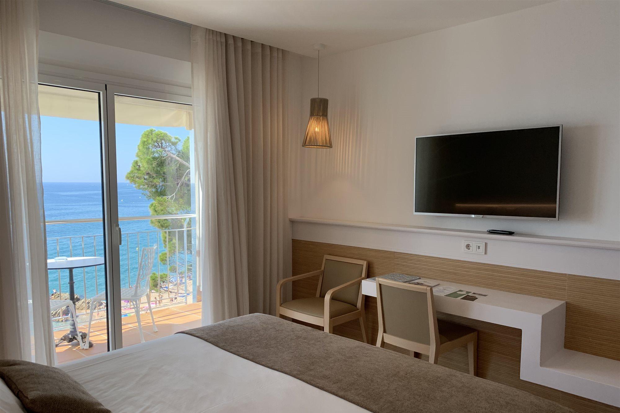 Hotel Costa Brava غوادالاجارا المظهر الخارجي الصورة
